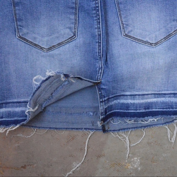 KanCan Distressed Raw Hem‎ Stretchy Denim Mini Skirt, Size 3/25 FLAW - Picture 5 of 7